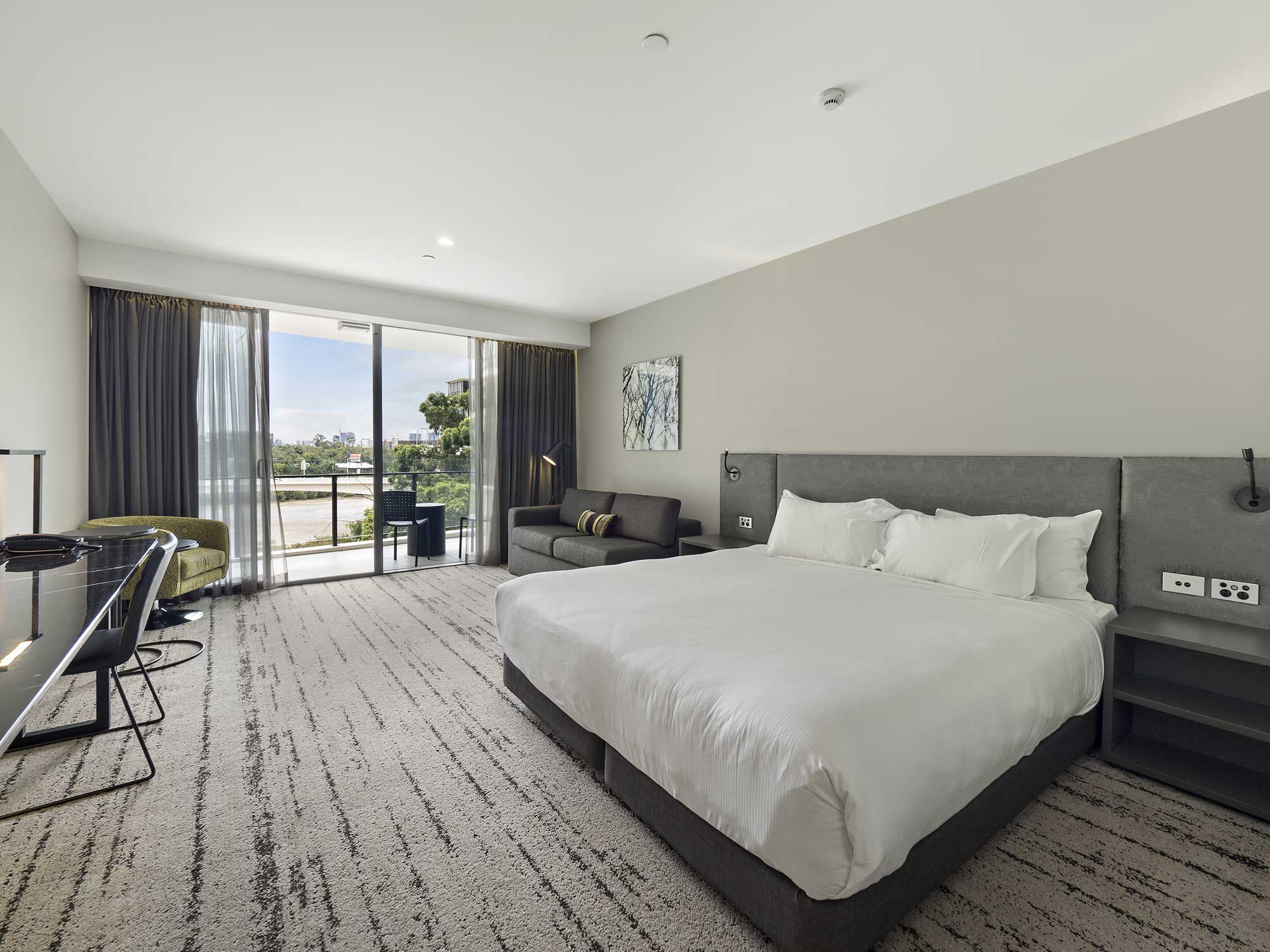 Swiss Bel Hotel Brisbane bedroom, Phil Savory Photography