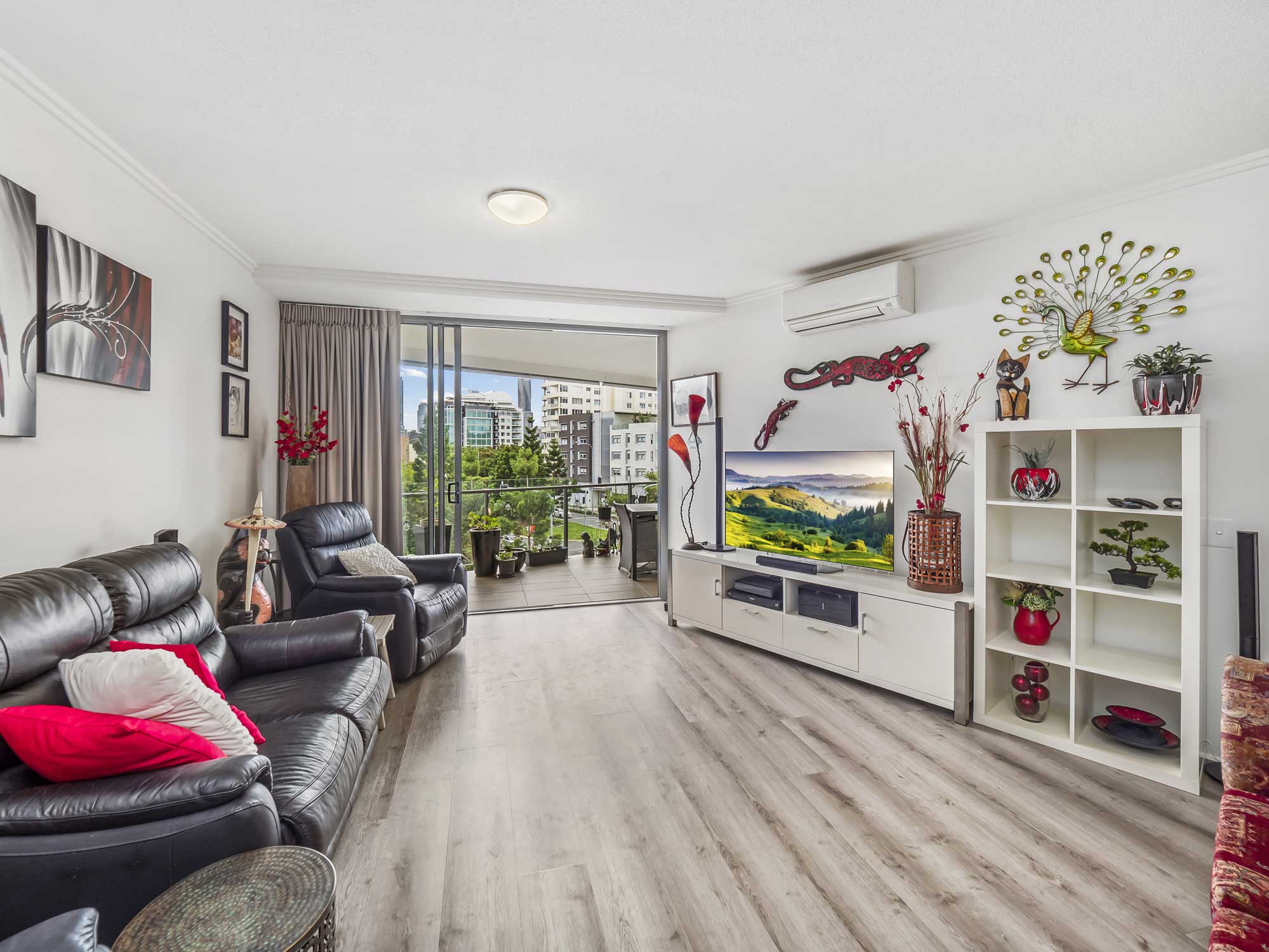 Real estate photography of Kangaroo Point apartment for sale - the main living area