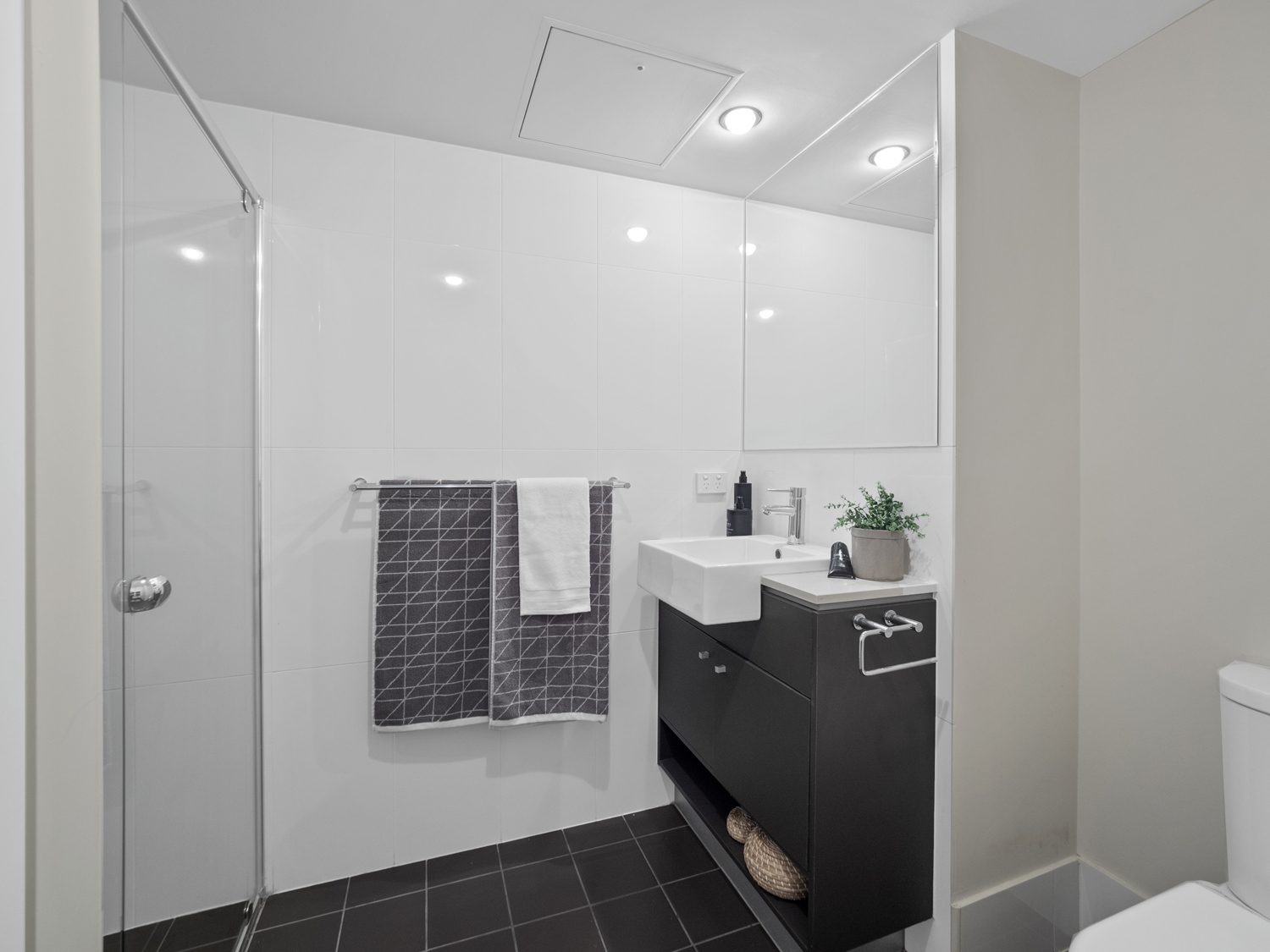 The bathroom - Photographing an apartment for sale at 92 Quay St South Brisbane
