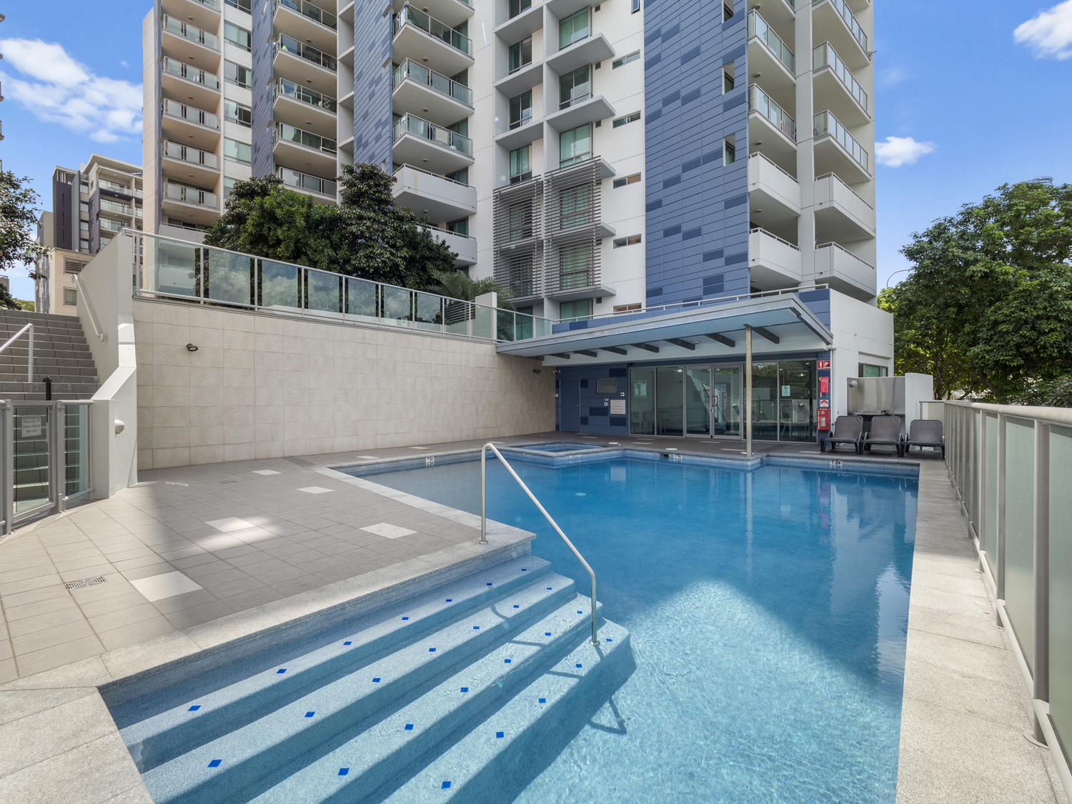 The pool area - 9 Edmonstone St South Brisbane apartment photography